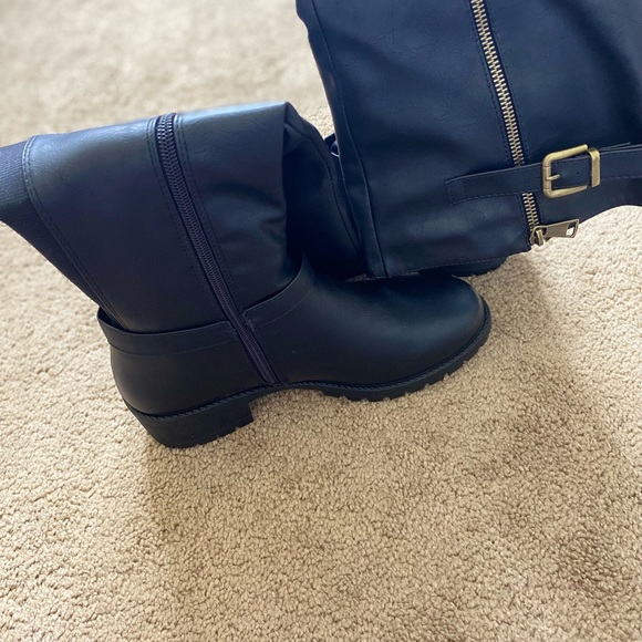 Black knee high boots - Picture 3 of 6